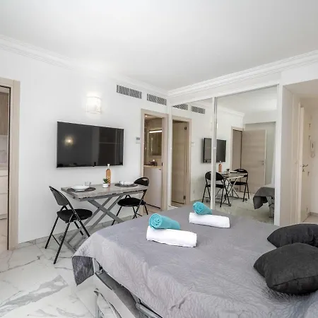 Apartment Le Clos Des Caleches By Interhome